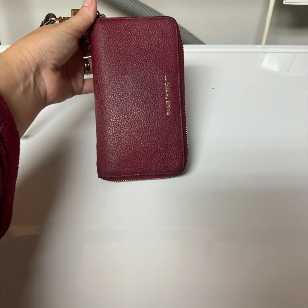 Michael Kors Jet Set Travel Wristlet Wallet Burgundy Pebbled Leather
